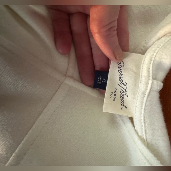 NWOT Universal Threads Sweatshirt - Picture 2 of 4